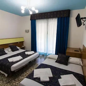 https://hotel-lucy.hotelslidodijesolo.com
